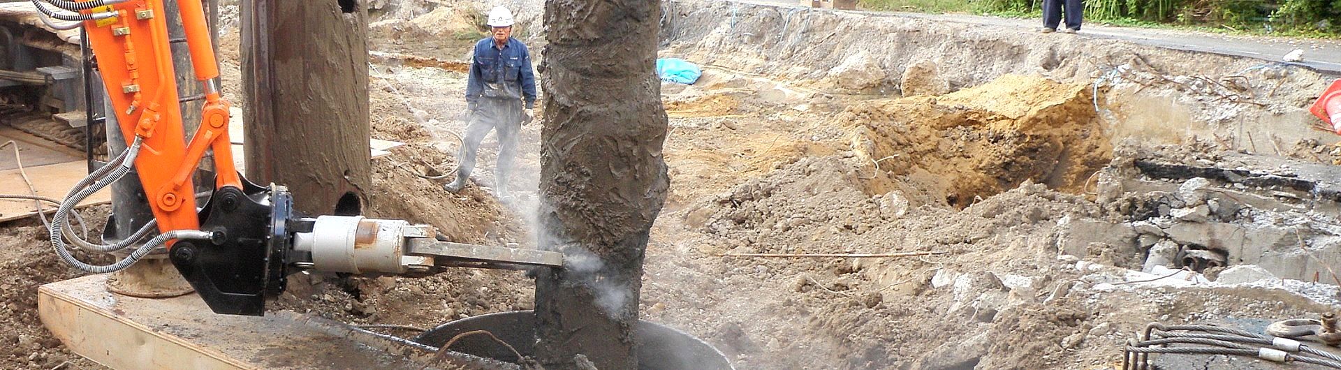 地下解体に伴う地中障害物の除去工事